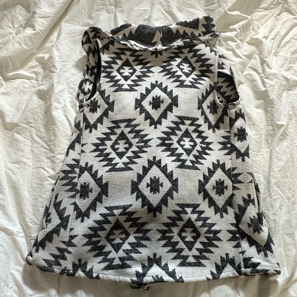 Me Jane Aztec Print Vest Size XL - Picture 5 of 5
